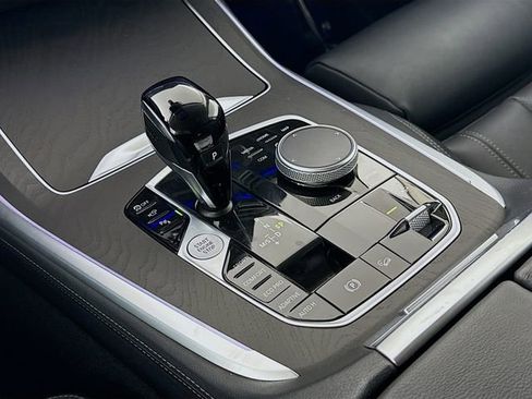 Used 2022 BMW X7 xDrive40i w/ Premium Package image 17