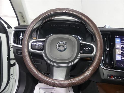 Used 2018 Volvo S90 T6 Inscription image 31