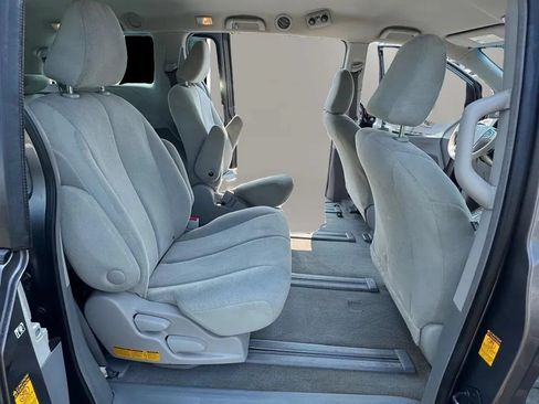 Used 2014 Toyota Sienna L FWD image 12