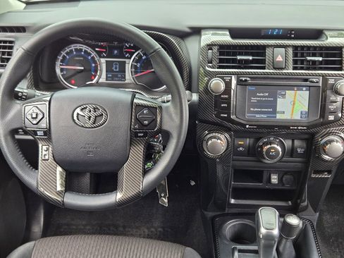 Used 2018 Toyota 4Runner TRD Off-Road AWD/4WD image 36