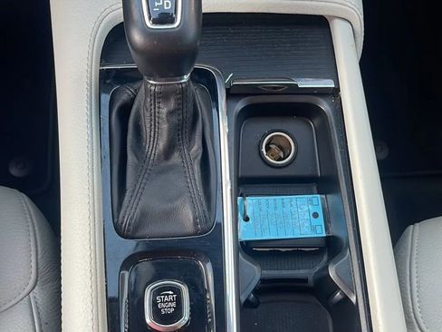 Used 2020 Volvo XC90 T6 Momentum image 25