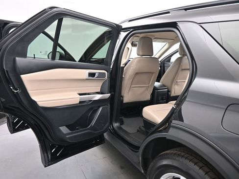 Used 2024 Ford Explorer XLT w/ Equipment Group 202A image 16