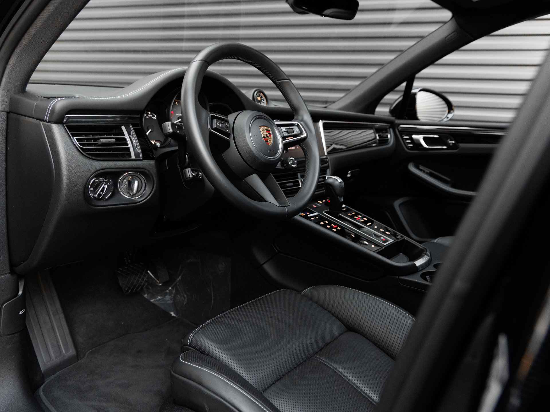 Certified 2026 Porsche Macan S AWD/4WD image 4