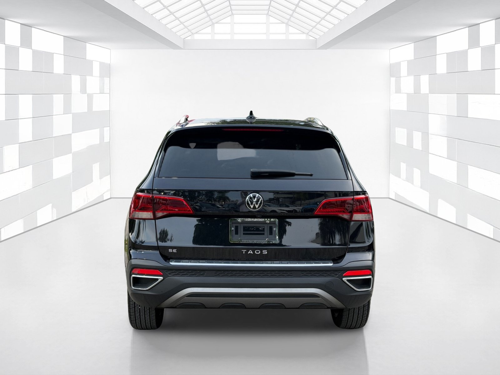 Used 2023 Volkswagen Taos SE w/ Panoramic Sunroof Package FWD image 6