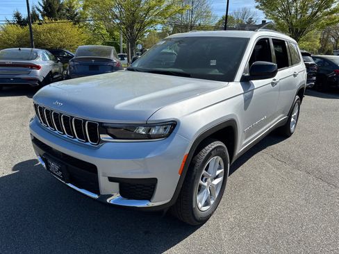 New 2025 Jeep Grand Cherokee L Laredo image 2