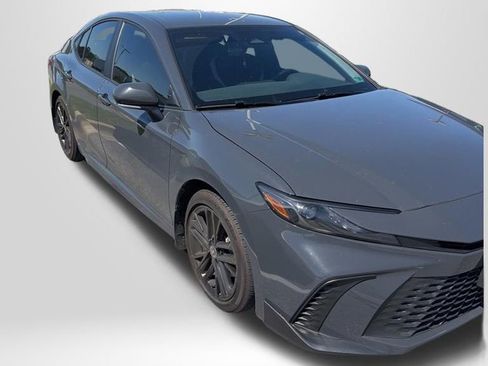 Used 2025 Toyota Camry SE FWD image 4