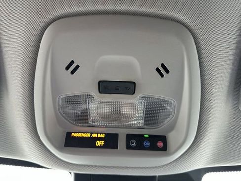 Used 2025 Chevrolet Trax LT image 18