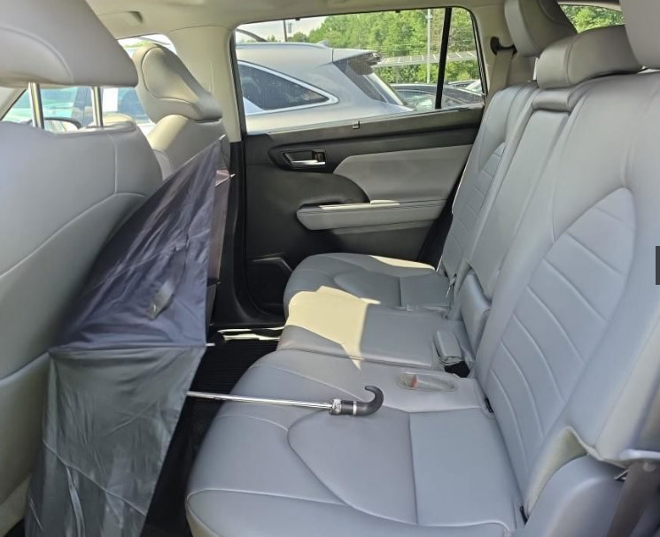 Used 2024 Toyota Highlander XLE FWD image 7