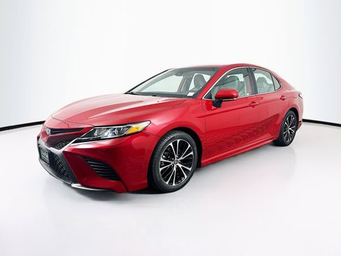 Used 2020 Toyota Camry SE w/ Cold Weather Package image 3