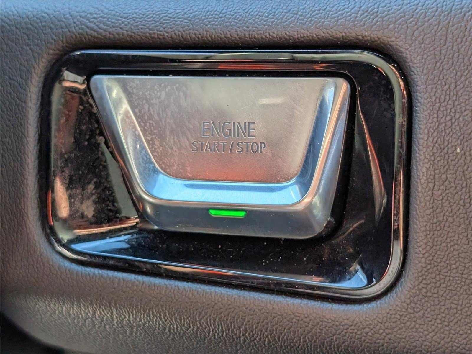 Used 2025 GMC Yukon XL Denali AWD/4WD image 30