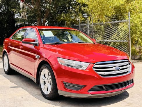 Used 2015 Ford Taurus SEL image 4