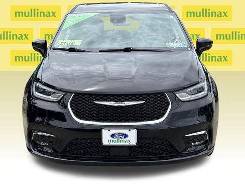 Used 2024 Chrysler Pacifica Touring-L FWD image 15