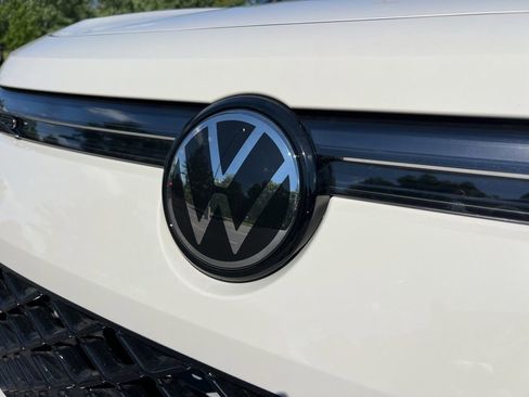 New 2026 Volkswagen Tiguan SE R-Line FWD image 10