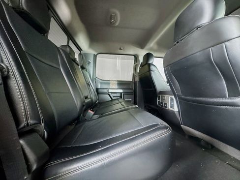 Used 2018 Ford F250 Lariat w/ Chrome Package image 32