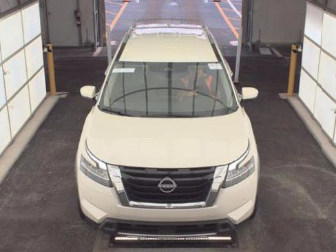 Used 2023 Nissan Pathfinder SL FWD image 2
