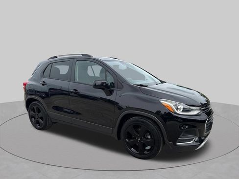 Used 2018 Chevrolet Trax Premier w/ Midnight Edition FWD image 7