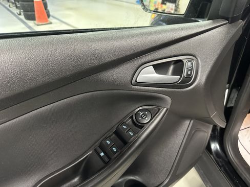 Used 2018 Ford Focus SE image 16