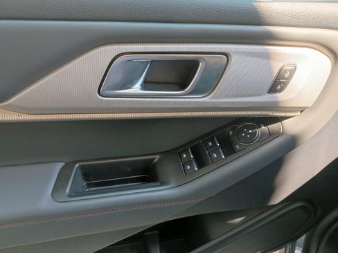 Used 2025 Ford Explorer Active RWD image 35
