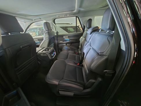 Used 2025 Ford Expedition Max Platinum image 18