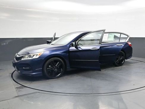 Used 2017 Honda Accord Sport Special Edition image 40
