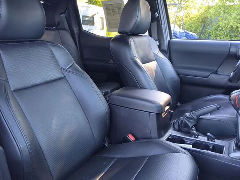 Used 2020 Toyota Tacoma TRD Off-Road w/ TRD Premium Off Road Package image 8