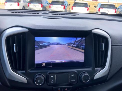 Used 2024 GMC Terrain SLT w/ Infotainment Package II image 25