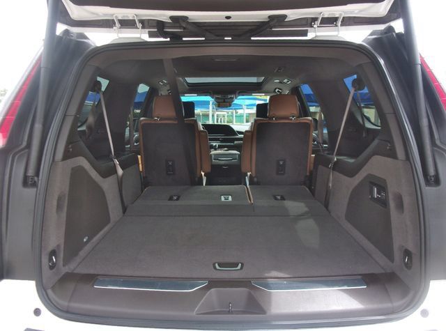 Used 2023 Cadillac Escalade ESV Premium Luxury w/ Performance Package AWD/4WD image 34