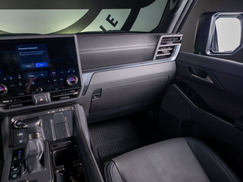 Used 2024 Lexus GX 550 w/ Accessory Package (Z1) AWD/4WD image 8
