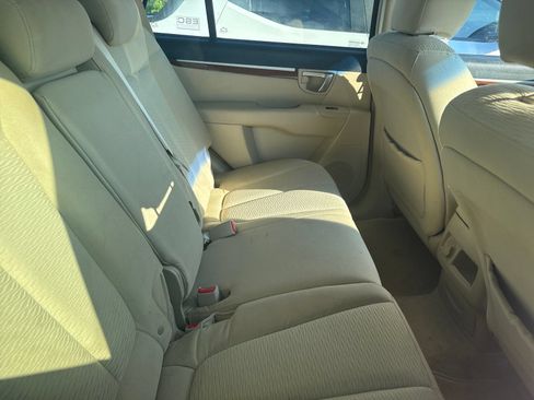 Used 2009 Hyundai Santa Fe GLS FWD image 3
