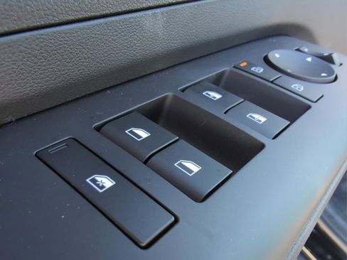 Used 2025 Hyundai Kona SEL image 13