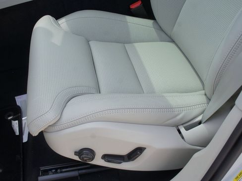 New 2026 Volvo XC60 B5 Ultra w/ Protection Package Premier image 19