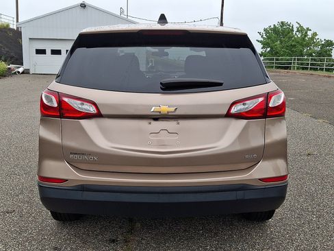 Used 2019 Chevrolet Equinox LS w/ LS Convenience Package AWD/4WD image 5