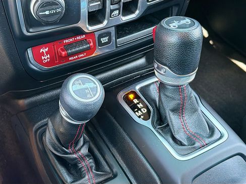 Used 2018 Jeep Wrangler Unlimited Rubicon AWD/4WD image 14