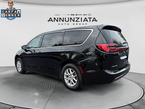 Used 2025 Chrysler Pacifica Select FWD image 3