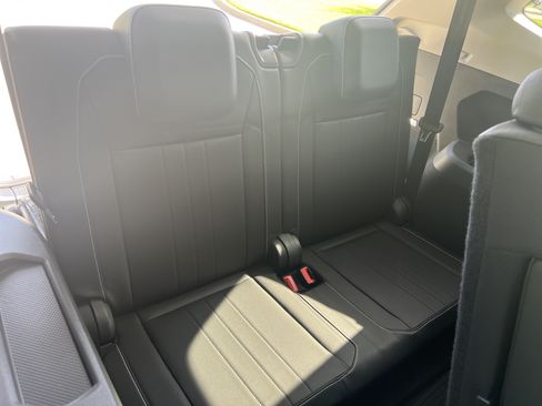 Certified 2023 Volkswagen Tiguan SE w/ Panoramic Sunroof Package FWD image 29