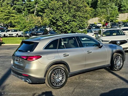 Used 2023 Mercedes-Benz GLC 300 4MATIC image 9