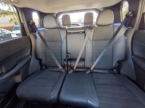 Used 2025 Mitsubishi Outlander SE image 21