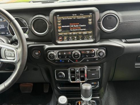 Used 2023 Jeep Wrangler Unlimited Sahara w/ Cold Weather Group AWD/4WD image 13