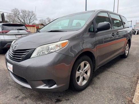 Used 2014 Toyota Sienna L FWD image 3
