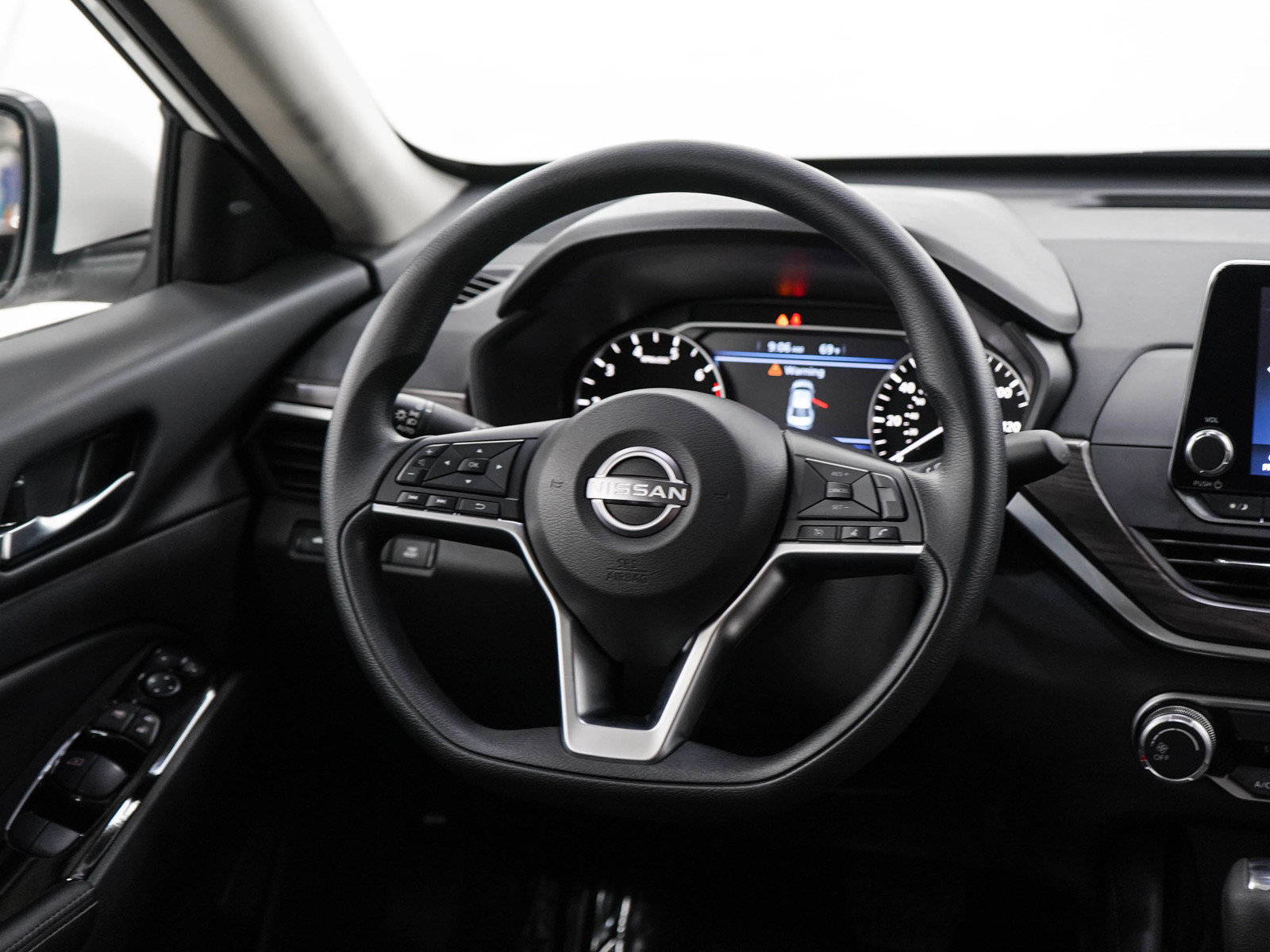 Used 2023 Nissan Altima 2.5 SV AWD/4WD image 14
