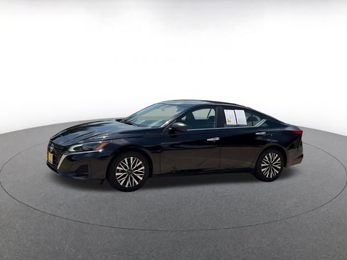 Used 2025 Nissan Altima 2.5 SV FWD image 9