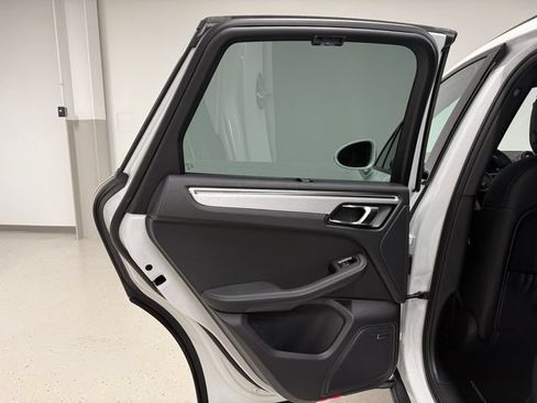 Certified 2026 Porsche Macan AWD/4WD image 36