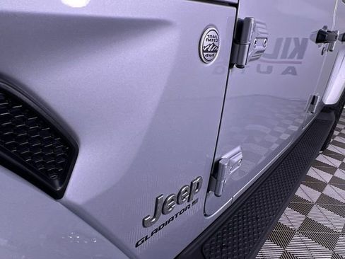 Used 2023 Jeep Gladiator Overland image 24