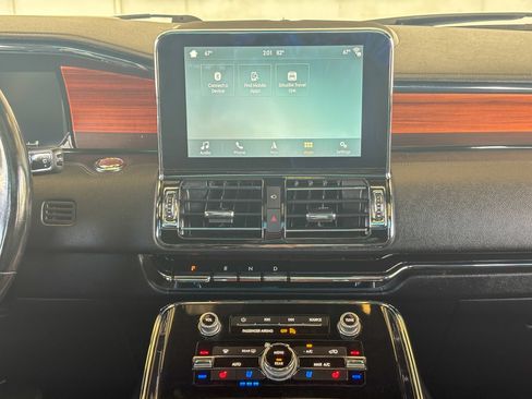 Used 2018 Lincoln Navigator L Select w/ Technology Package AWD/4WD image 37