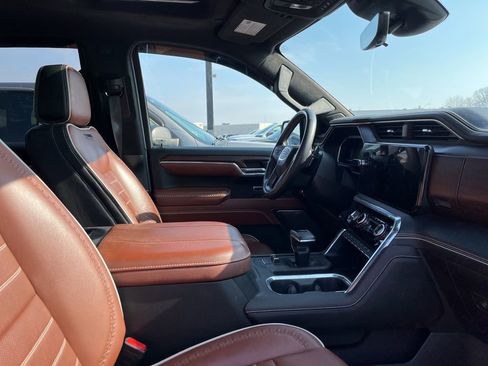 Used 2024 GMC Sierra 1500 Denali Ultimate image 2
