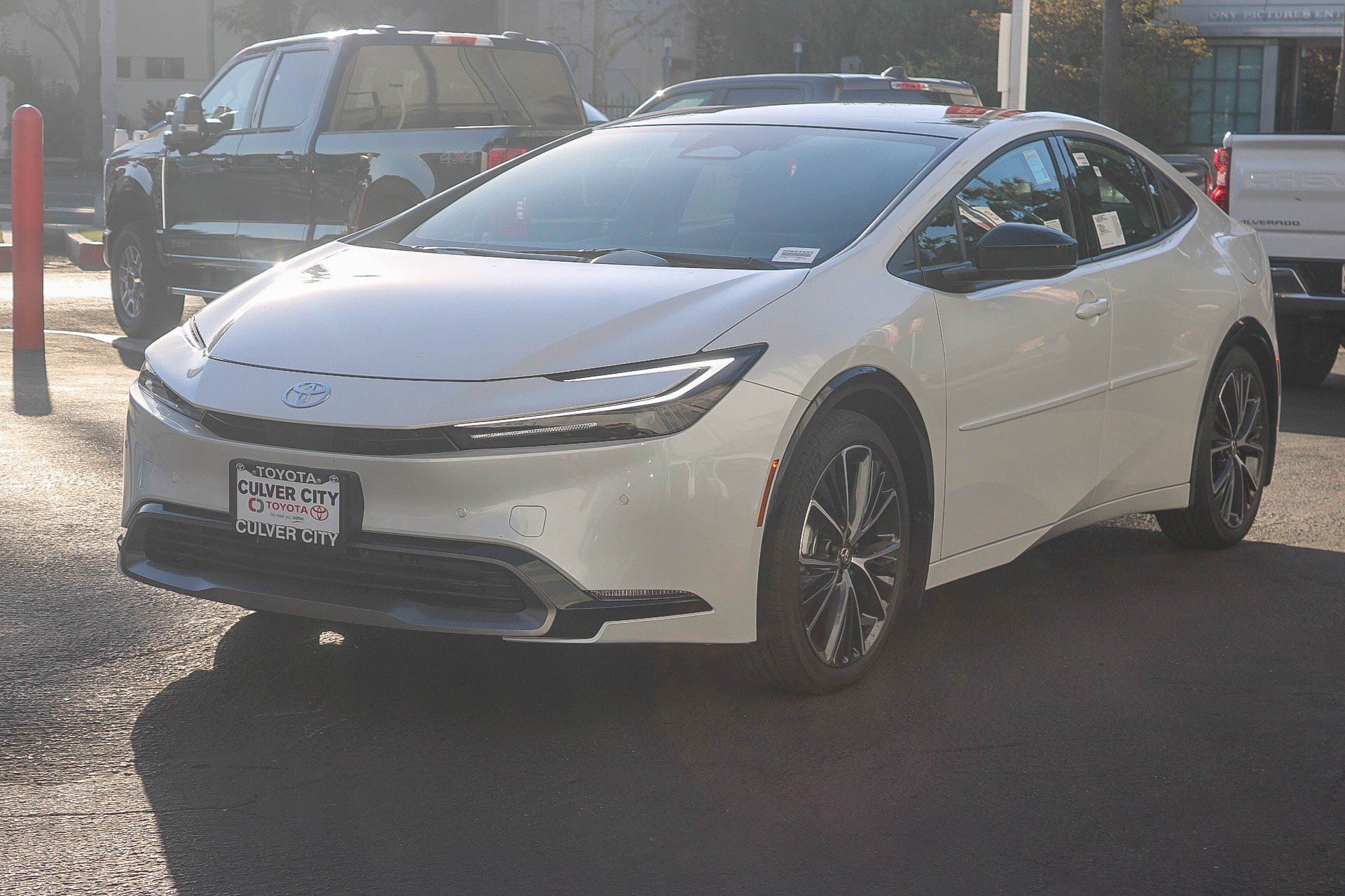 New 2027 Toyota Prius Limited FWD image 3