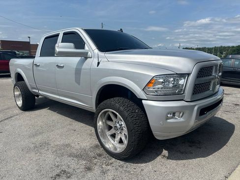 Used 2017 RAM 2500 Laramie AWD/4WD image 2