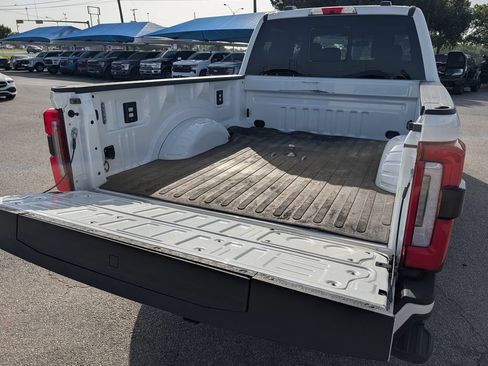 Used 2026 Ford F250 Platinum w/ FX4 Off-Road Package AWD/4WD image 32