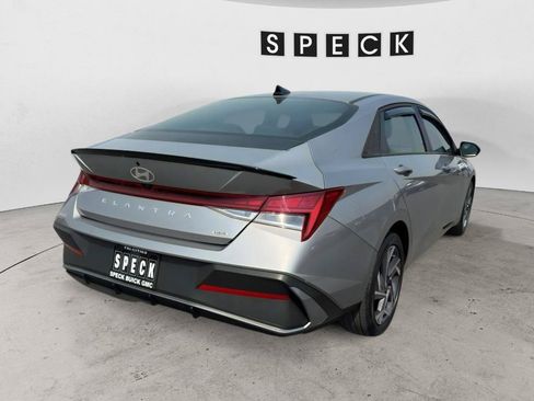 Used 2025 Hyundai Elantra SEL FWD image 4