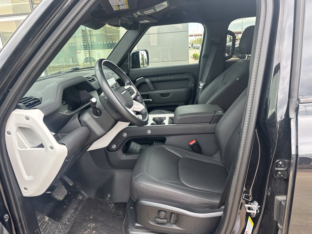 Used 2025 Land Rover Defender 110 S AWD/4WD image 7